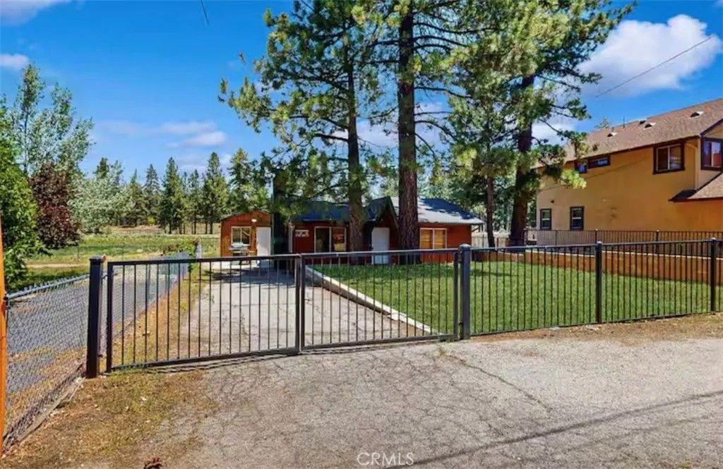 Photo of 665 Metcalf, Big Bear Lake, CA 92315 (MLS # IG26029561)