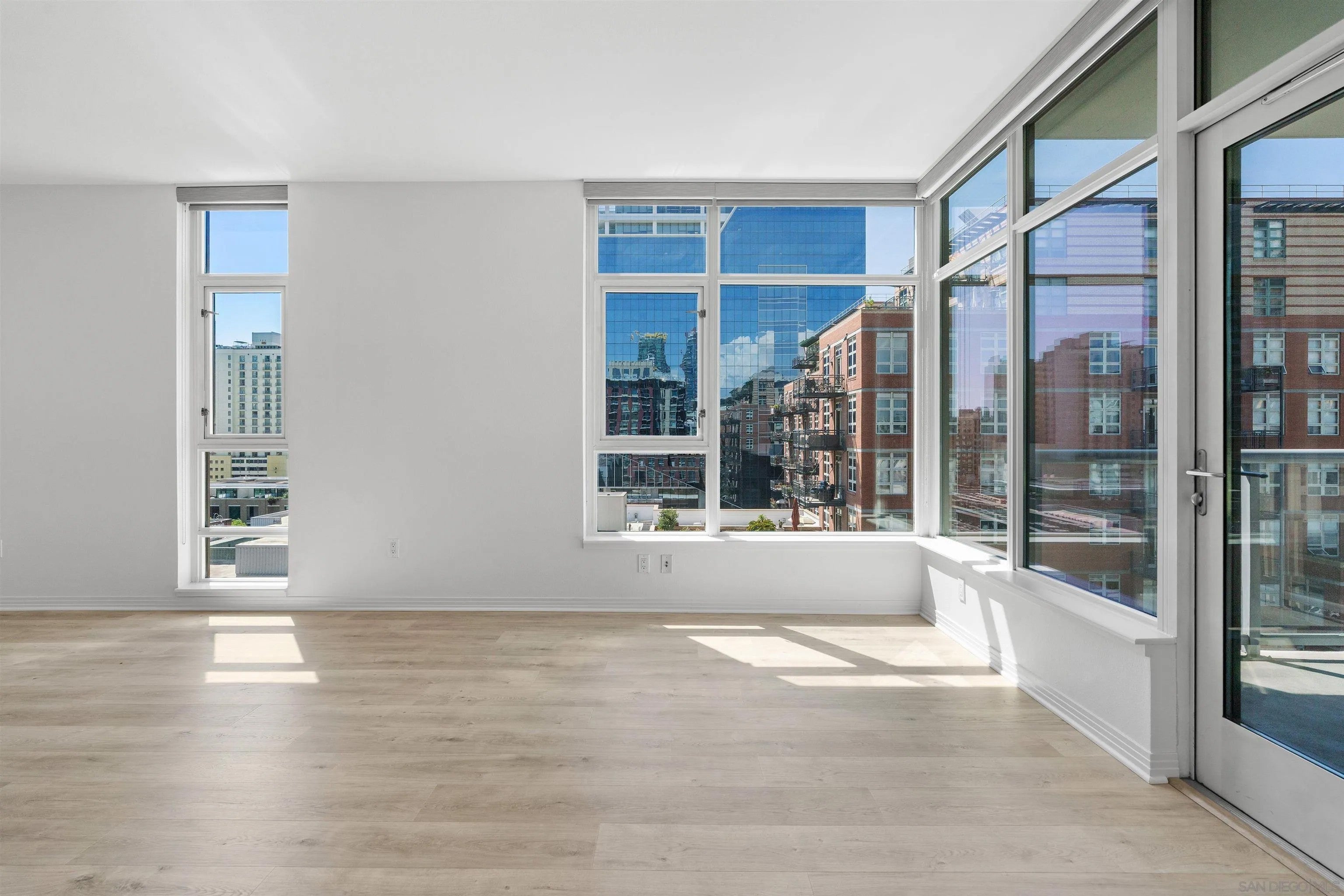 427 9th Ave. 806