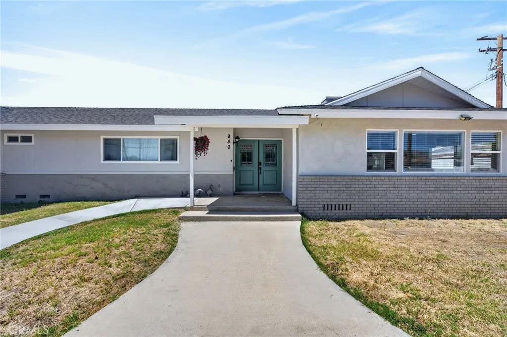 Photo of 940 E Whittier AVE, Hemet, CA 92543 (MLS # SW26114950)
