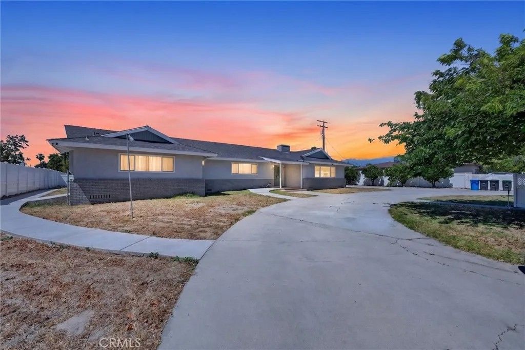 Photo of 940 E Whittier AVE, Hemet, CA 92543 (MLS # SW26114950)