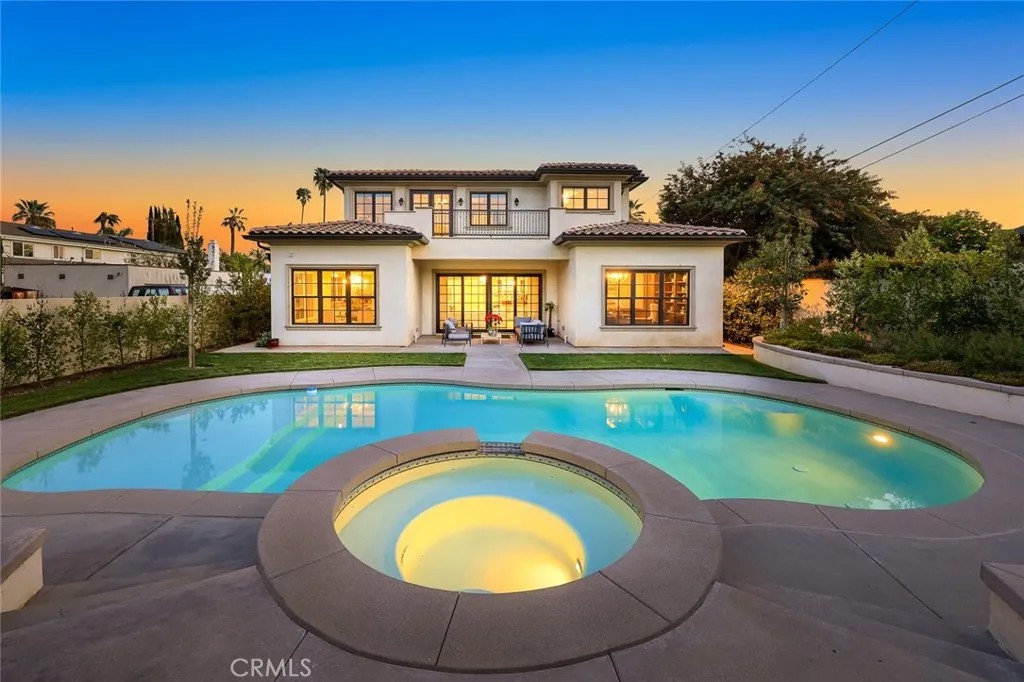 627 W Palm Drive
