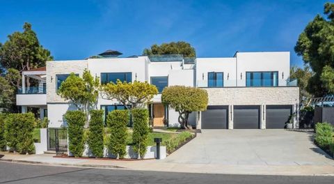 Photo of 8433 Prestwick Dr, La Jolla, CA 92037 (MLS # 260006552)