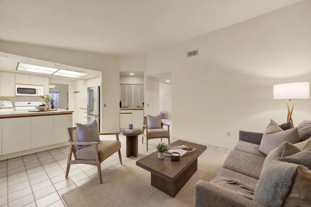 13025 Avenida Marbella