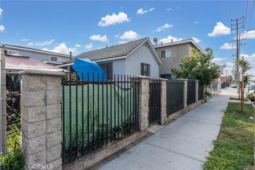 6118 S Main