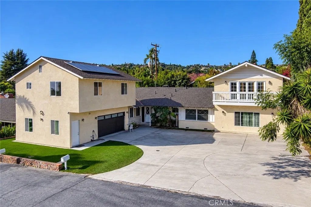 751 E Hensel