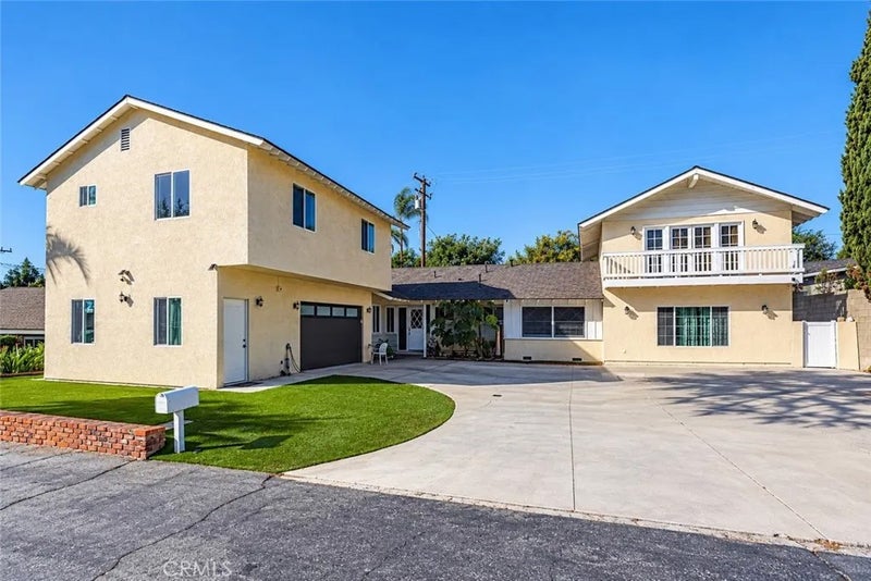 751 E Hensel