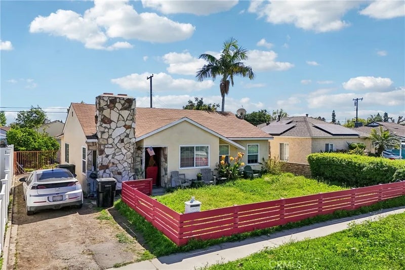 13932 Elmcroft