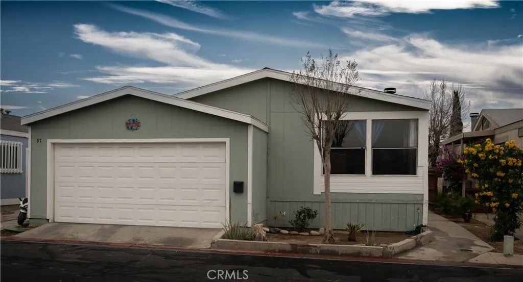 Photo of 80 E Dawes St #97, Perris, CA 92571 (MLS # CV26033853)