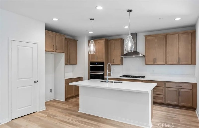 4244 East Flutter Privado