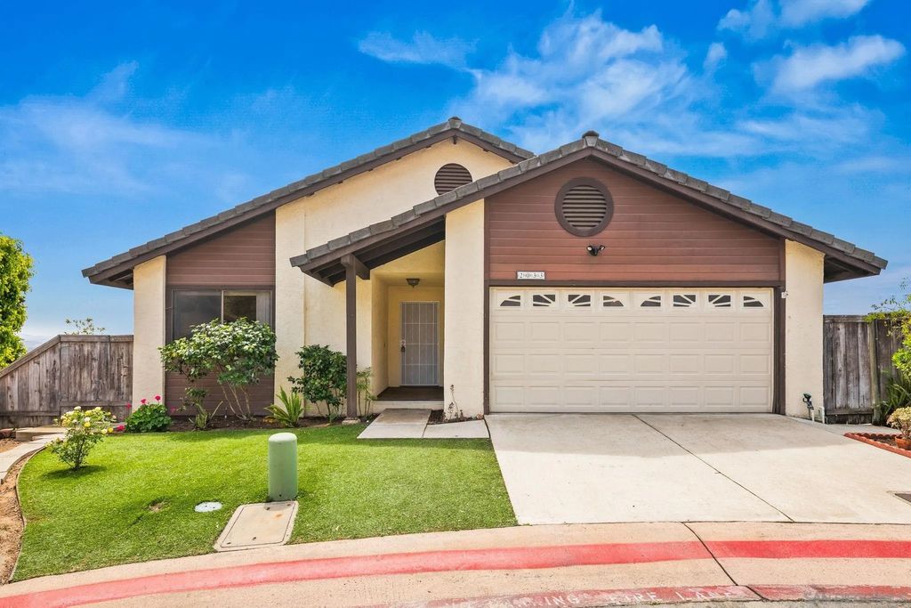 Photo of 2033 Fiesta Glen, Escondido, CA 92027 (MLS # 260010591)