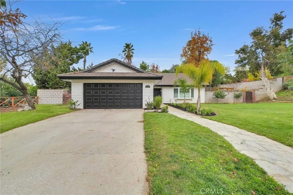 Photo of 6090 Promontory Lane, Riverside, CA 92506 (MLS # IV26003508)