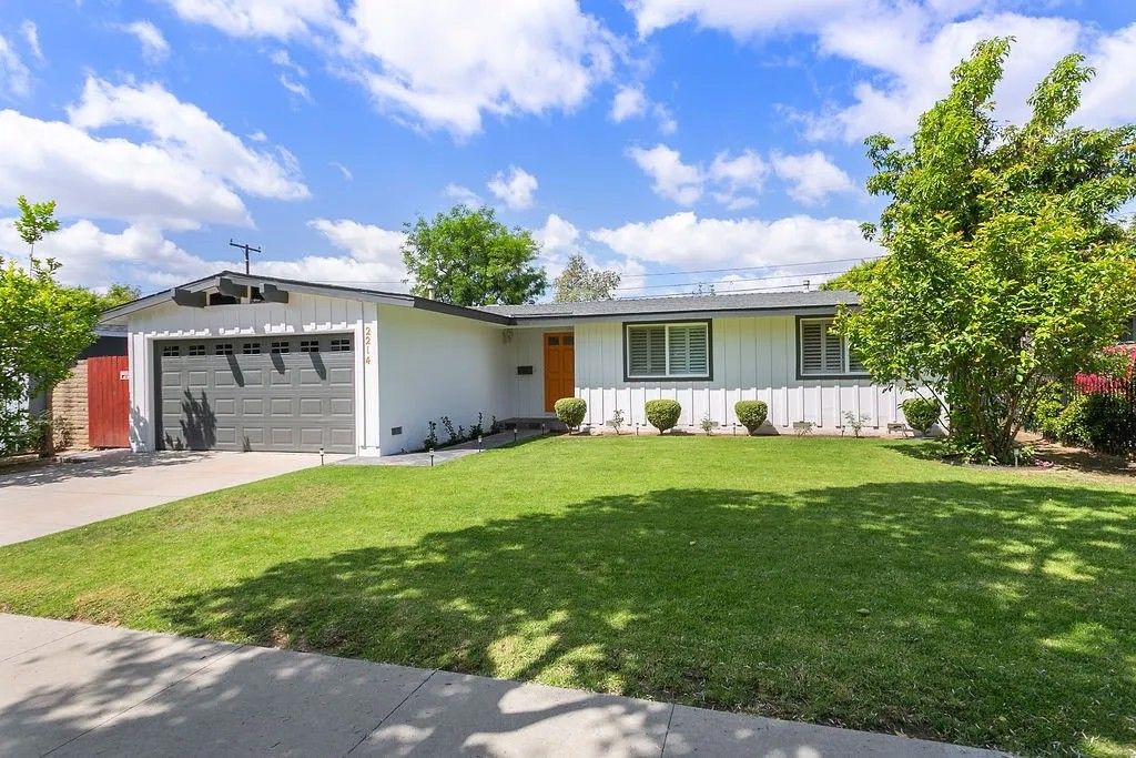 Photo of 2214 N Spruce Street, Santa Ana, CA 92706 (MLS # NP26080903)