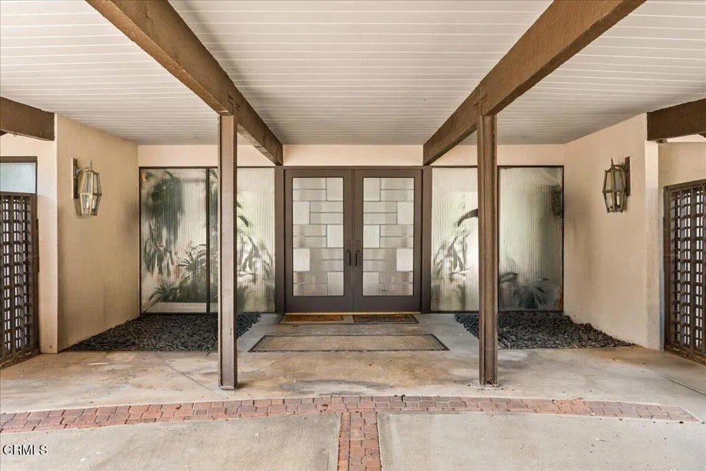 1563 Sierra Madre Villa Avenue
