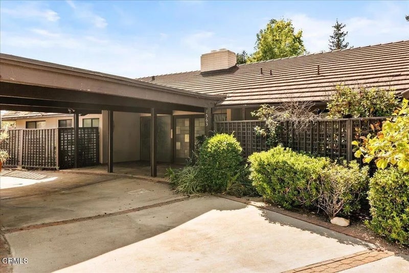 1563 Sierra Madre Villa Avenue