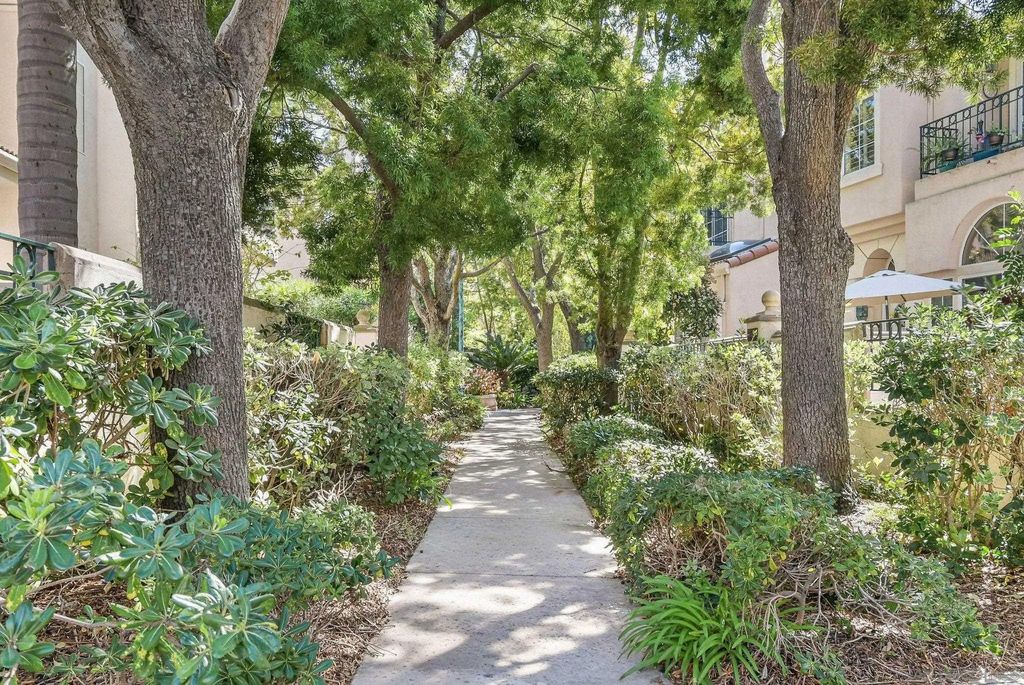 Photo of 5117 Renaissance Ave #D, San Diego, CA 92122 (MLS # 260007733)