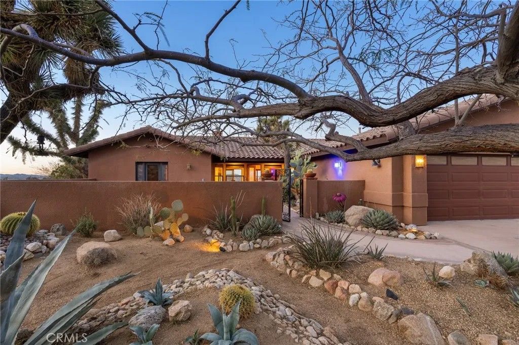 Photo of 60556 Mountain View Trail, Joshua Tree, CA 92252 (MLS # JT26040617)