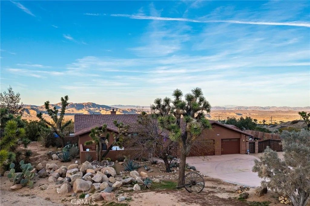 Photo of 60556 Mountain View Trail, Joshua Tree, CA 92252 (MLS # JT26040617)