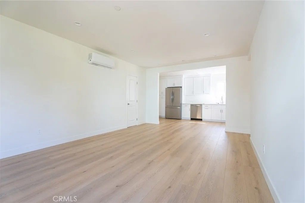 Photo of 1065 E Spazier Ave #102, Burbank, CA 91502 (MLS # BB26042148)