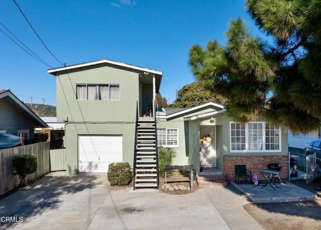 Photo of 335 W Simpson Street, Ventura, CA 93001 (MLS # V1-34250)