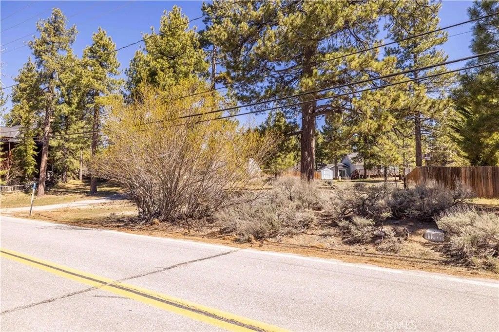 Photo of 351 Edgemoor Rd, Big Bear Lake, CA 92315 (MLS # CV26060100)