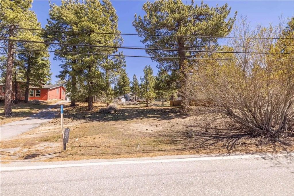 Photo of 351 Edgemoor Rd, Big Bear Lake, CA 92315 (MLS # CV26060100)