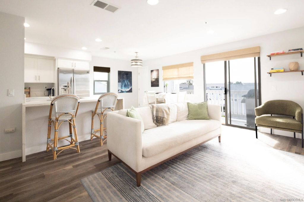 Photo of 103 Mangano Cir, Encinitas, CA 92024 (MLS # 260003515)