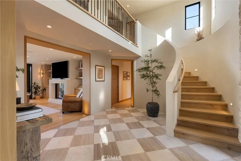 2118 Leeward