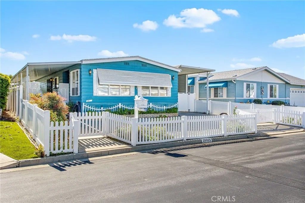 Photo of 28925 Calle Alta, Murrieta, CA 92563 (MLS # SW26021137)