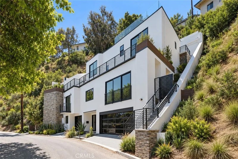 8633 Hollywood