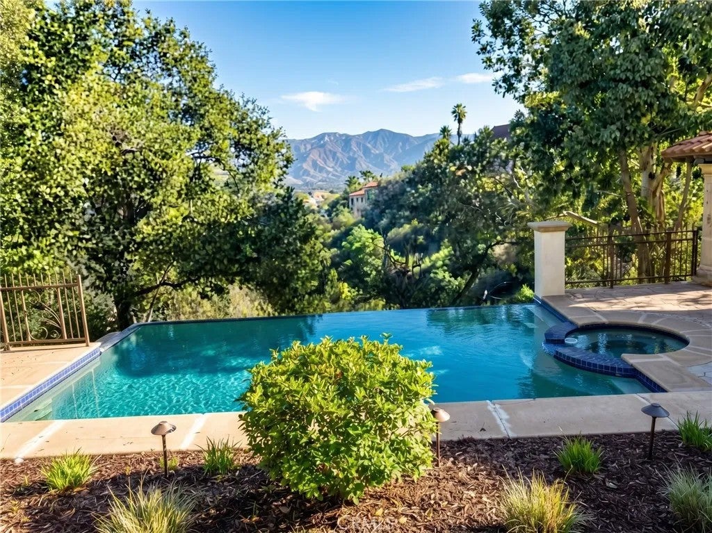 23240 Ridge Line