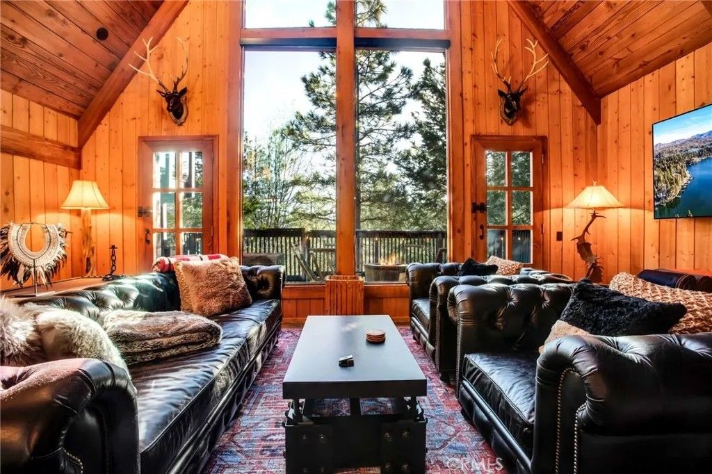 Photo of 27325 Pinewood Drive, Lake Arrowhead, CA 92352 (MLS # IG25234723)