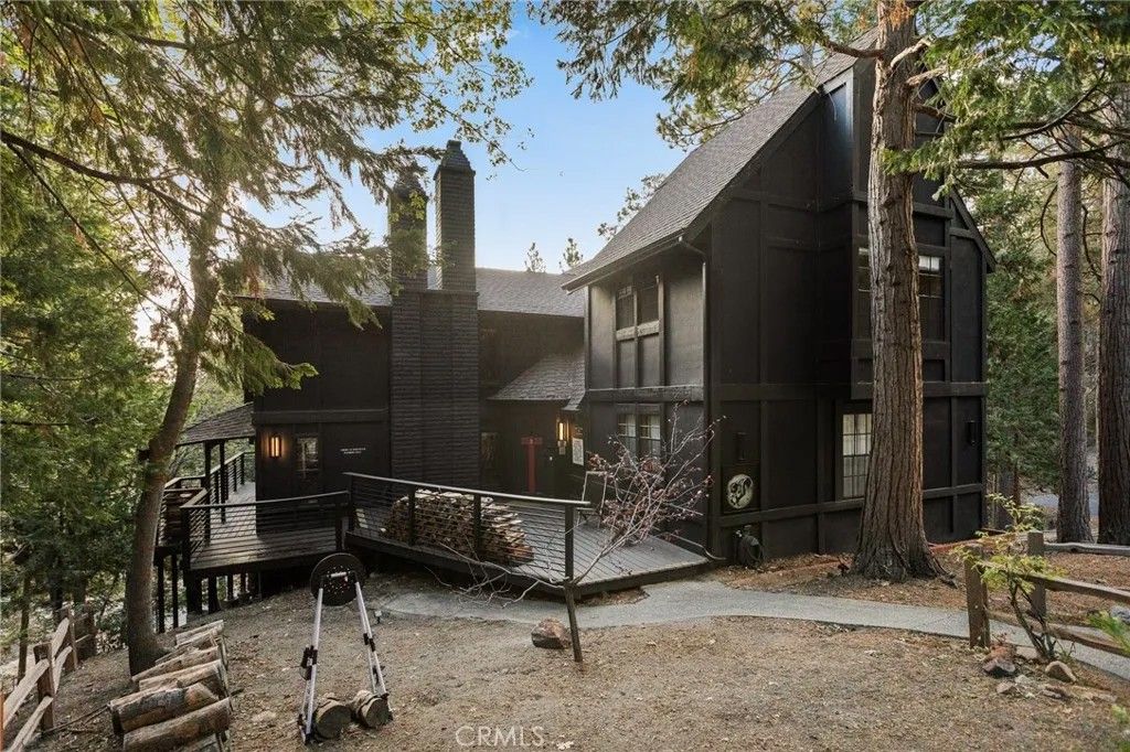 Photo of 27325 Pinewood Drive, Lake Arrowhead, CA 92352 (MLS # IG25234723)