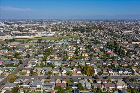 Tiny photo for 8282 Bryant Drive, Huntington Beach, CA 92647 (MLS # SR25251977)