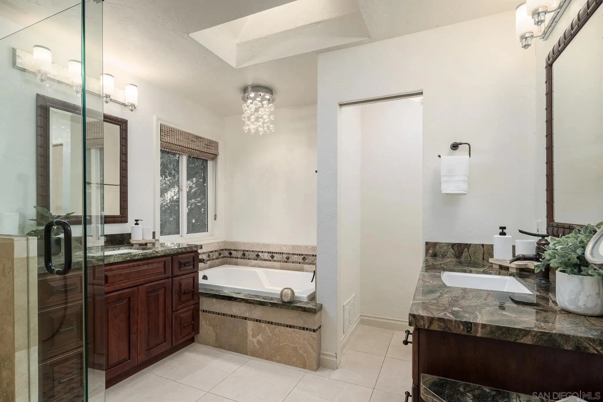 Poway, California 92064, United States, 6 Bedrooms Bedrooms, ,4 BathroomsBathrooms,Residential,Active,162877