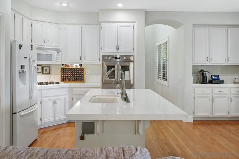 30916 Oakhill Dr