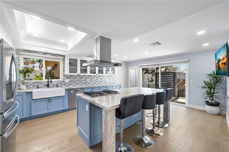 2750 San Carlos
