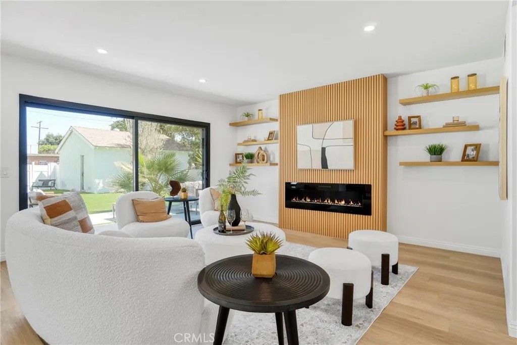 Photo of 8400 Chimineas Avenue, Northridge, CA 91325 (MLS # SR25280676)