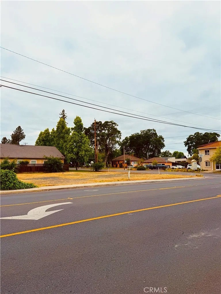 1095 N Main