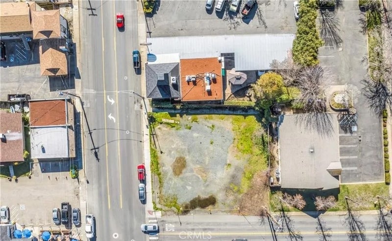 1095 N Main