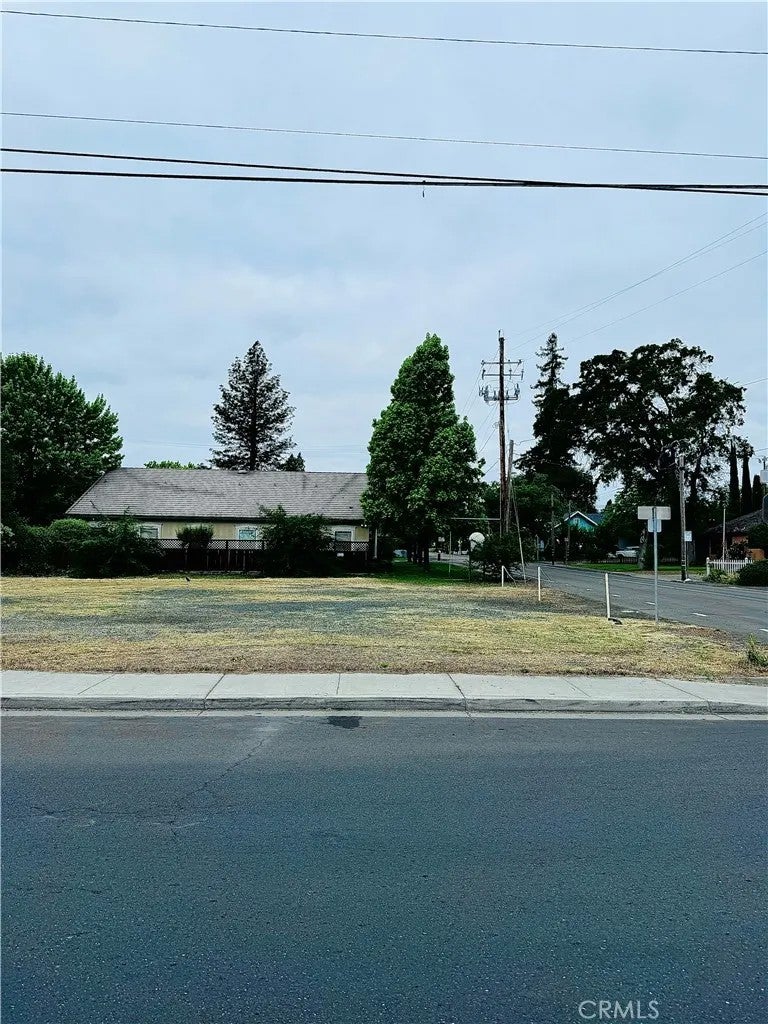1095 N Main
