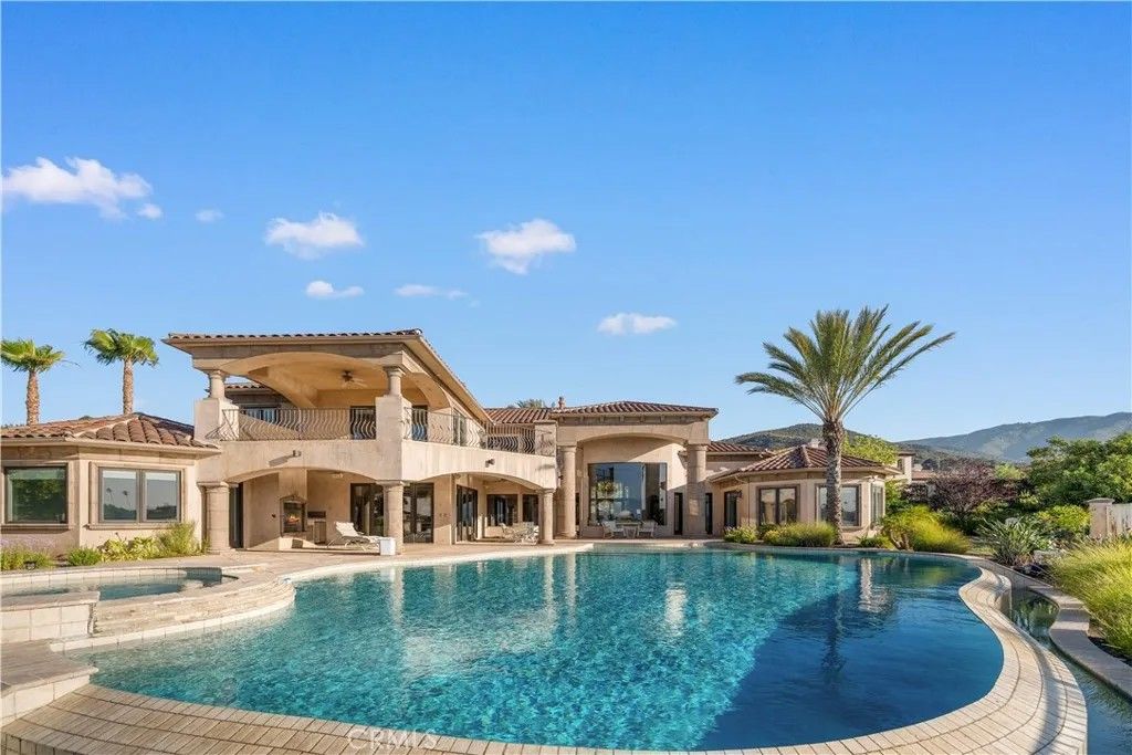 Photo of 423 Cleveland Way, Corona, CA 92881 (MLS # TR25131720)