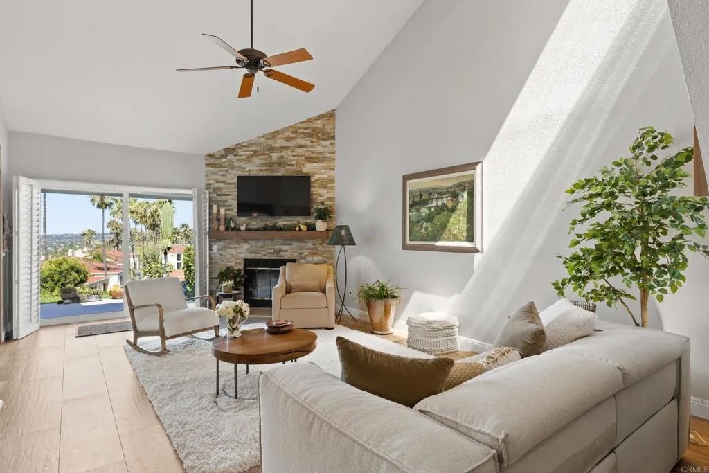 3107 CALLE FUEGO