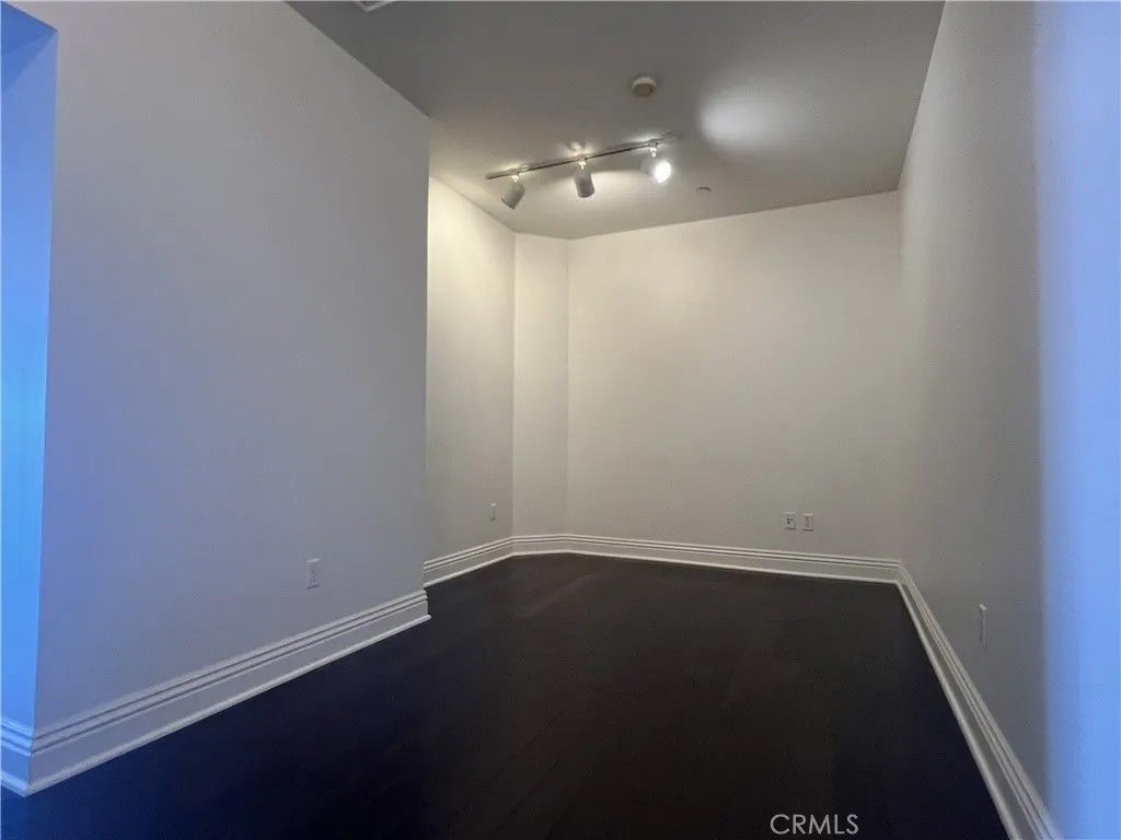 Photo of 801 S Grand AVE #2204, Los Angeles, CA 90017 (MLS # SR26102555)