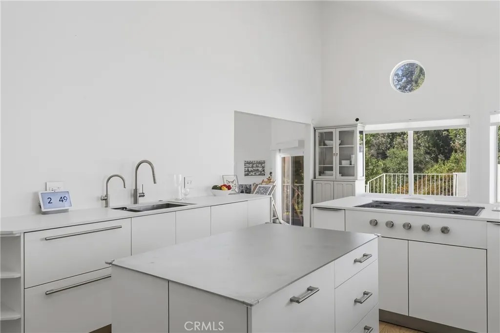 411 Woodcliffe