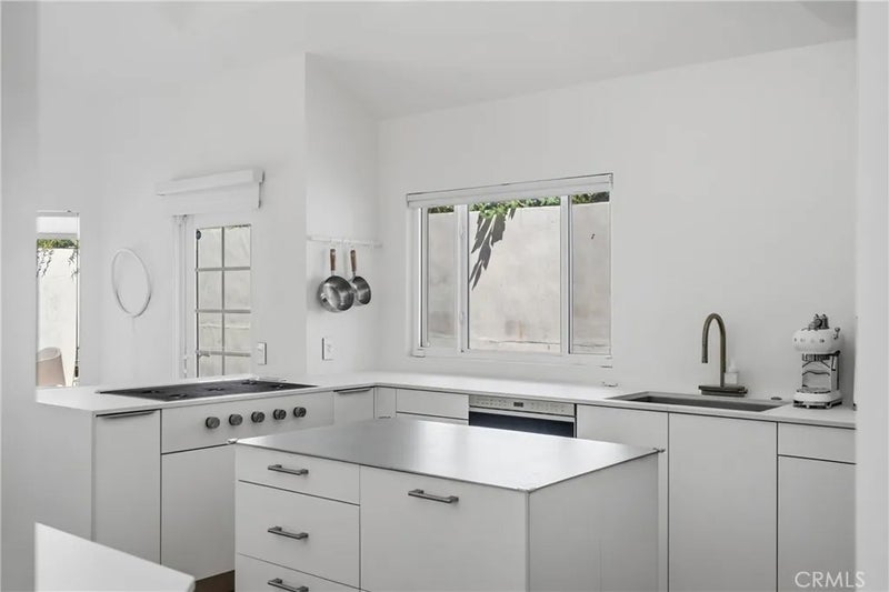 411 Woodcliffe