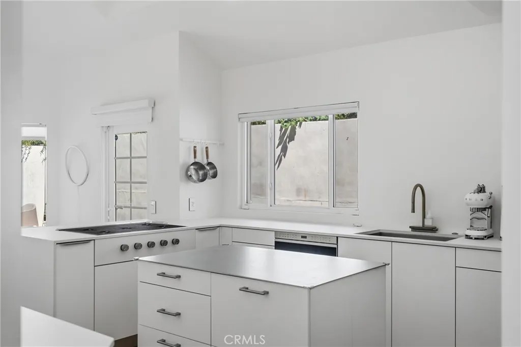 411 Woodcliffe