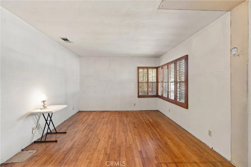 2043 N Maple