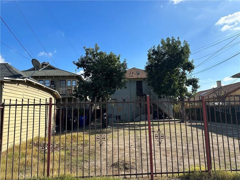 3213 Huron