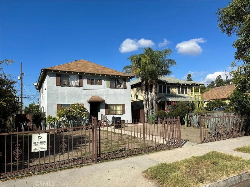 3213 Huron