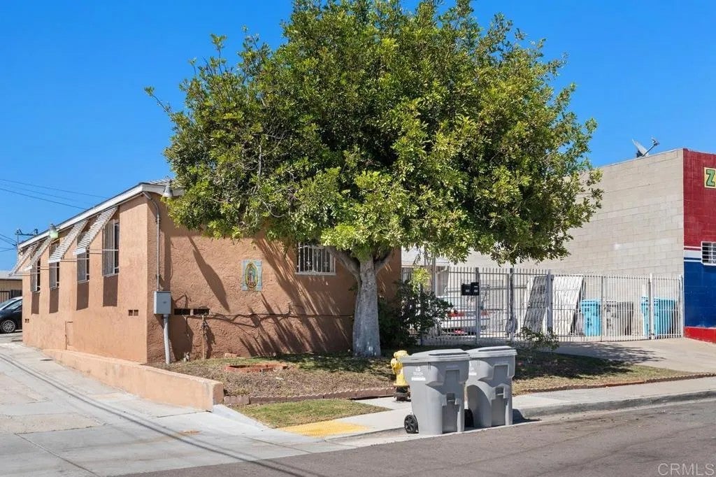 4728-, 4730 Myrtle Avenue